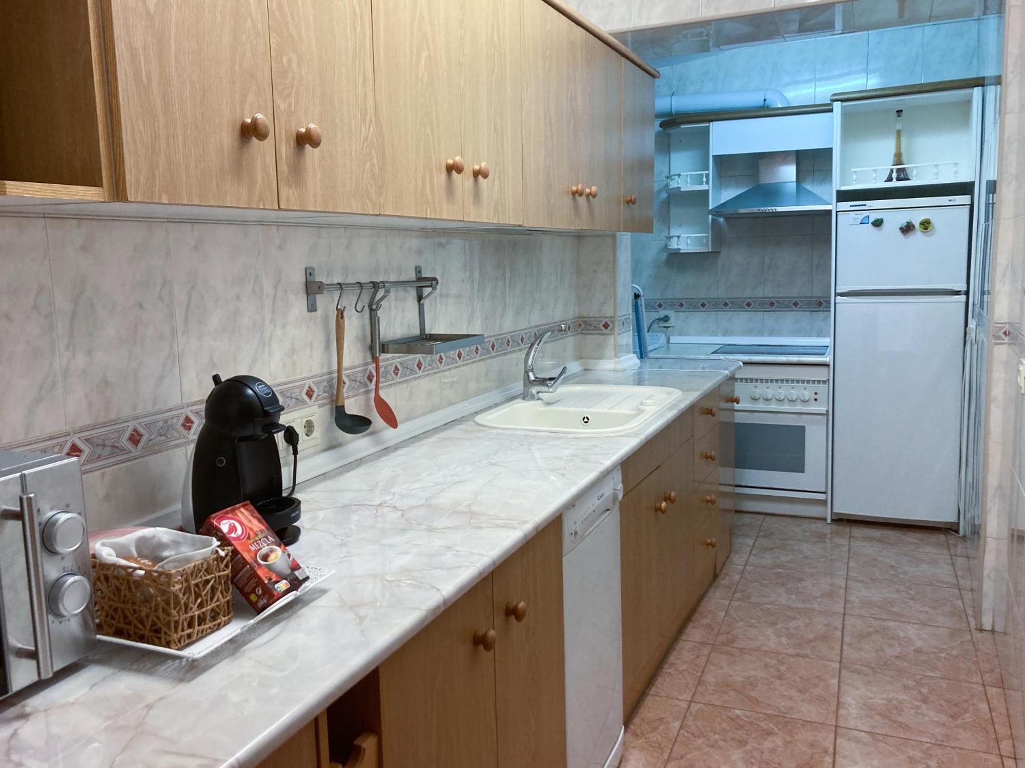 גרנדה Luninoso Y Practico Apartamento En El Centro Con Amplio Parking Incluido מראה חיצוני תמונה