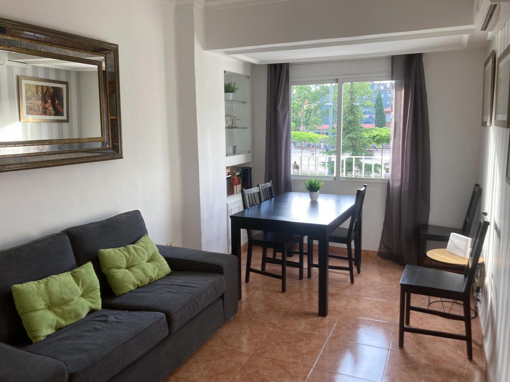 גרנדה Luninoso Y Practico Apartamento En El Centro Con Amplio Parking Incluido מראה חיצוני תמונה
